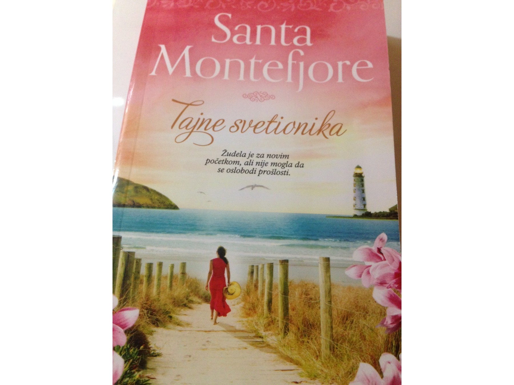 Tajna svetionika – Santa Montefjore